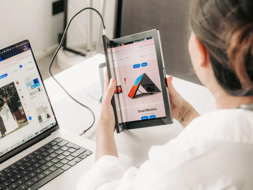 Aura Displays Single Flex Pro Gen 1 Portable Monitor with Foldable AMOLED