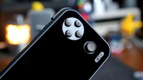 Designer Lao Zhang Teases New Yoo Y1 Horizontal Android Handheld