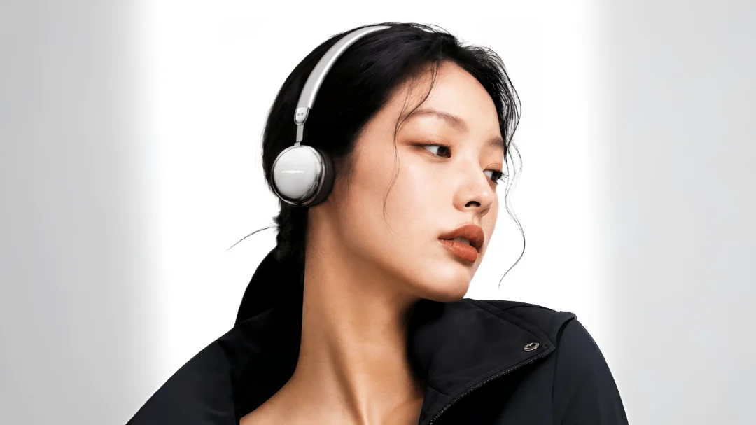 Edifier Auro Ace Headphones Launch with Dot-Matrix Display for Lyrics