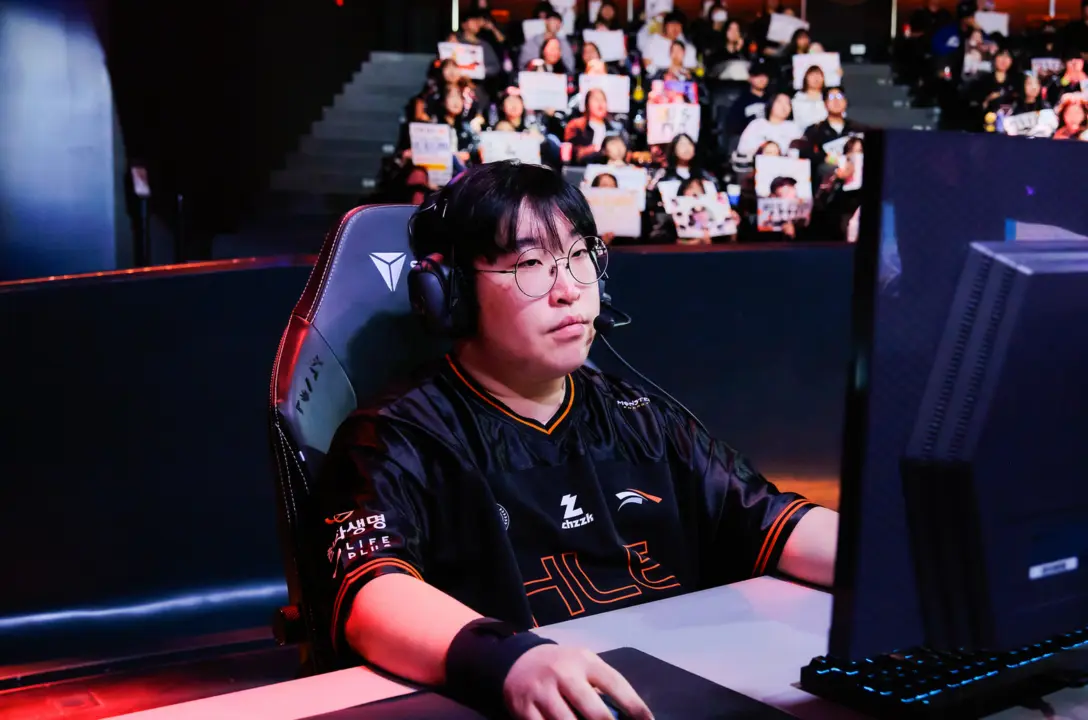 HLE Substitutes Bluffing for Delight in LCK Match Against FEARX