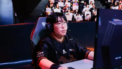 HLE Substitutes Bluffing for Delight in LCK Match Against FEARX