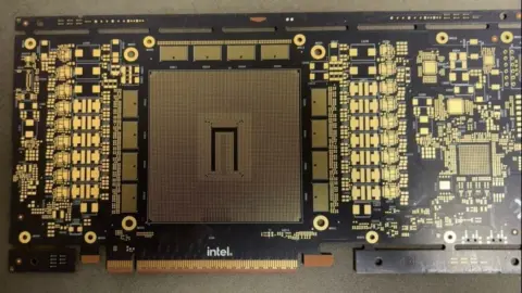 Intel Crescent Island PCB Leak Reveals Xe3P GPU with 160GB LPDDR5X Memory