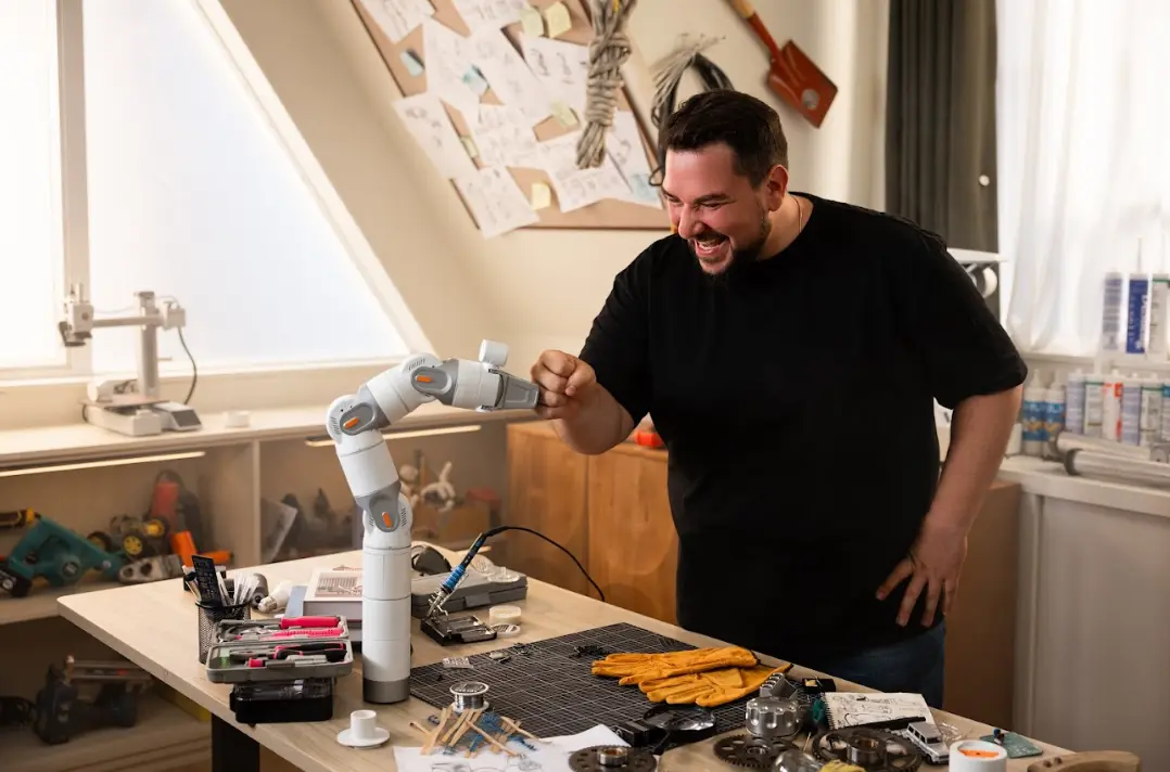 Kynooe AI-powered robotic arm with modular attachments