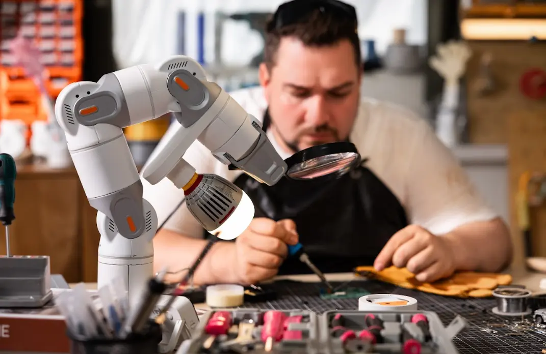 Kynooe robotic arm controlled via companion app interface