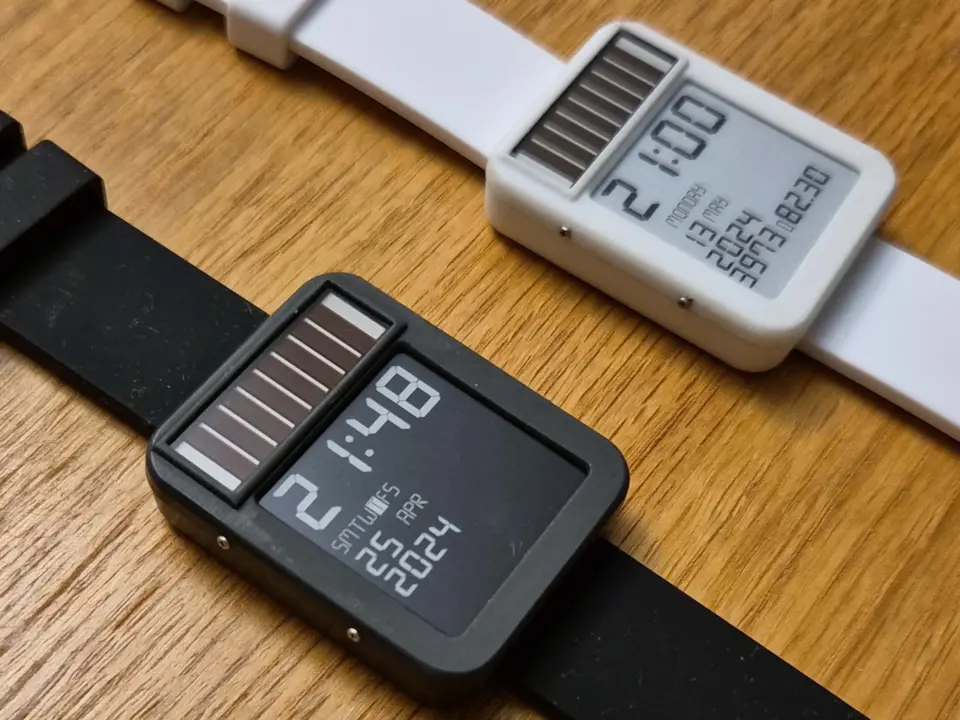 LightInk E-Ink Smartwatch with Solar, LoRa, and GPS Lasts 10 Months