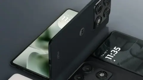 Motorola Razr Fold Launches in India with Snapdragon 8 Gen 5 and 6000 mAh Battery