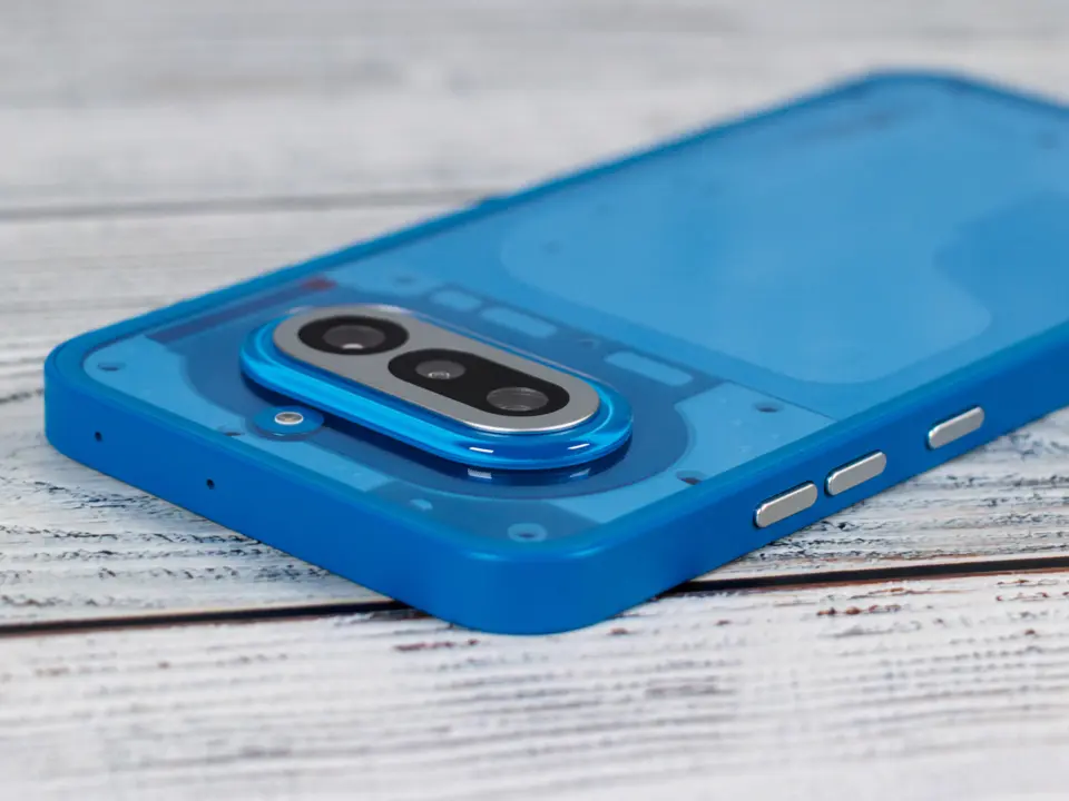 Nothing Phone (4a) Review: Snapdragon 7s Gen 4, OLED Display, Periscope Camera