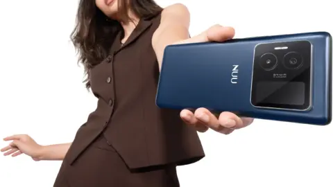 Nuu B40 5G Review: Affordable Smartphone with Rear Display and MediaTek Chip