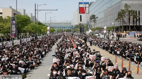Samsung Workers Threaten Strike Over Pay, Could Raise GPU and SSD Prices