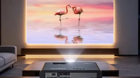 ViewSonic LX720-4KC Ultra Projector Launches in China with 4K 60Hz and 240Hz Gaming