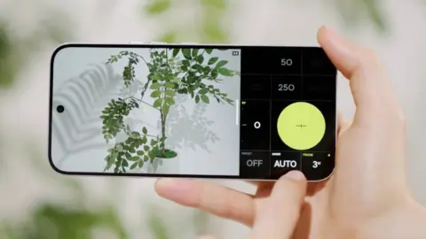 VWFNDR + MBL Camera App Launches with 16-bit RAW and Modular UI