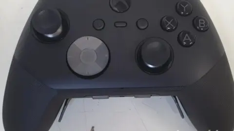 Xbox Elite Series 3 Controller Leaked Images Reveal Redesigned D-Pad and Scroll Wheels