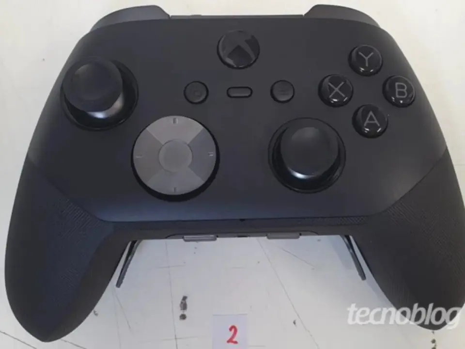 Xbox Elite Series 3 Controller Leaked Images Reveal Redesigned D-Pad and Scroll Wheels