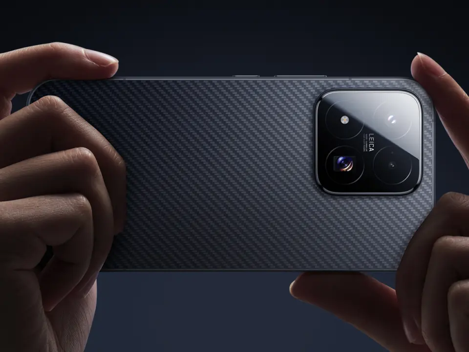 Xiaomi 17 Max rear camera array with 200MP primary sensor and telephoto lens