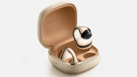 Xiaomi Clip-On Earbuds Launch with 11mm Drivers and IP57 Rating