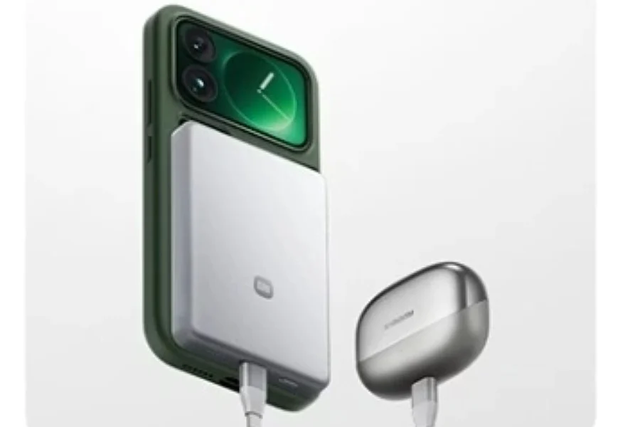 Xiaomi magnetic power bank compatible with Apple iPhone and Xiaomi smartphones