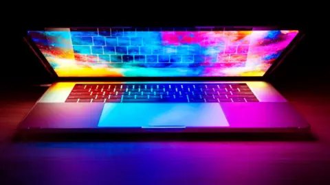 Apple MacBook Ultra OLED Display to Cover 95 Percent of BT.2020