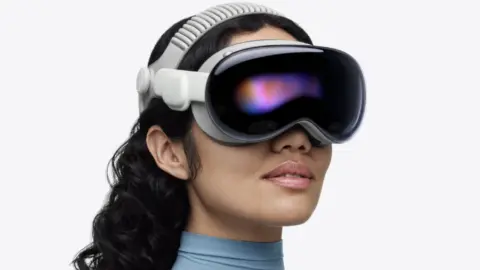 Apple Shelves Vision Pro 2 and Vision Air to Focus on Smart Glasses