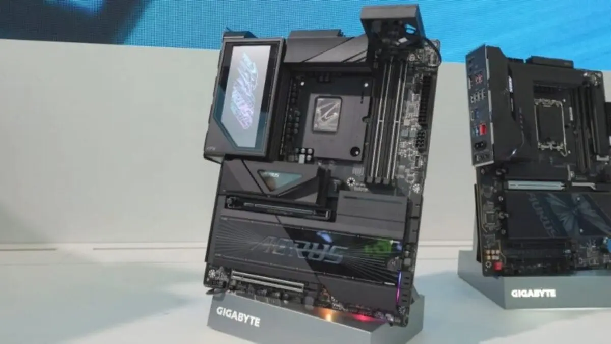 GIGABYTE AORUS Z990 PRO Motherboard Leak Shows Six NVMe Slots