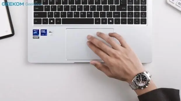 GEEKOM GeekBook M16 connectivity ports