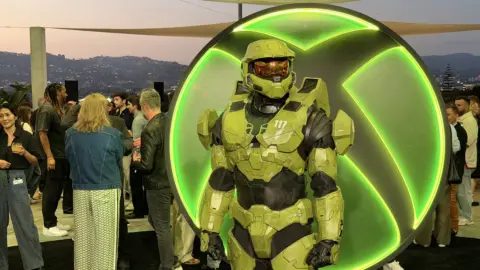Microsoft Explores New Business Models for Project Helix Console