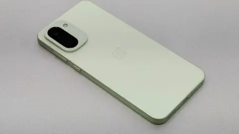 OnePlus 15R India Gets New 16GB RAM Variant With 512GB Storage