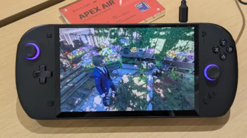 OneXPlayer X2 and Apex Air Unveiled with Intel Panther Lake APUs