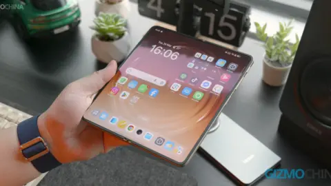 Oppo Find N7 Wide Foldable Prototype Leaks for Q1 2027 Launch