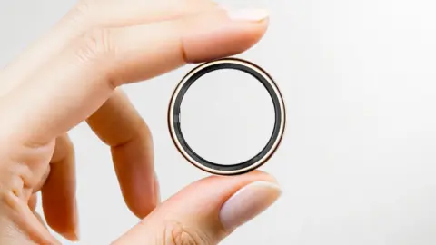 Rogbid SR15 Ultra Smart Ring Launches with Display and Haptics