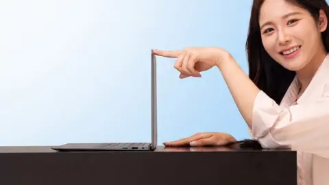 Samsung Display Ultra Slim OLED laptop panel