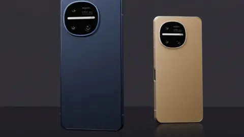 Sharp AQUOS R11 smartphone front view
