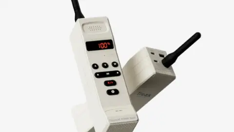 Trozk Cellular Power Bank resurrects DynaTAC 8000X design with 165W charging