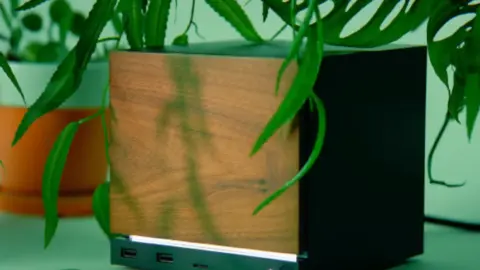 Valve Steam Machine clone baffles fans with impossible specs