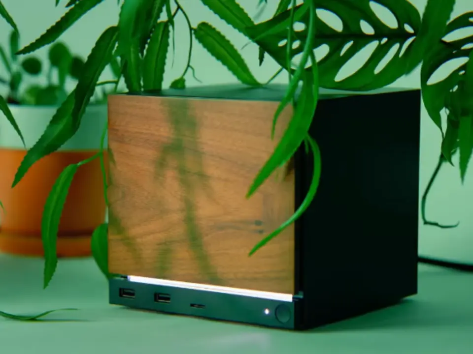 Valve Steam Machine clone baffles fans with impossible specs