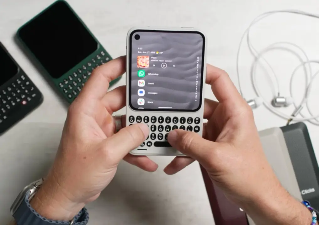 Clicks Communicator hands-on: $499 Android phone with physical keyboard