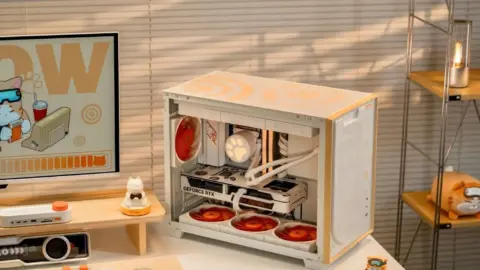 COLORFIRE ME26A cat-themed PC case
