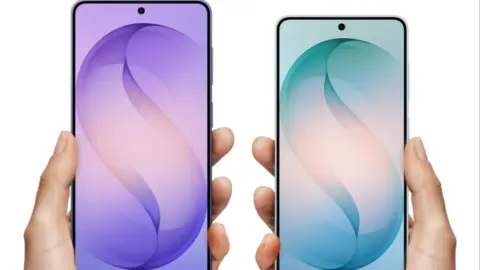 Galaxy S27 Pro and Ultra Get 16 MP Selfie Camera Upgrade