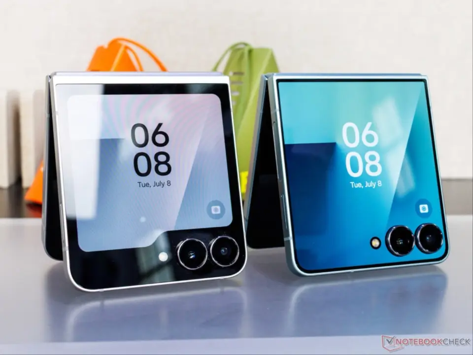 Samsung Galaxy Z Flip 8