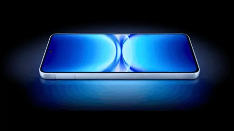 iQOO 16T Leak: Built-in Cooling Fan and 2K Display Details