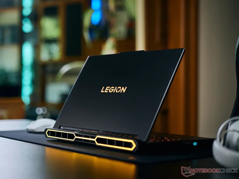 Lenovo Legion Pro 7 16IAX10H Gets Core Ultra 9 290HX Plus and 64 GB RAM