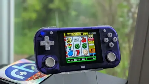 MagicX Mini Zero 28 handheld console