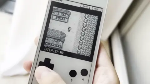 Paper Boy S3 turns E Ink dev kit into playable Game Boy emulator