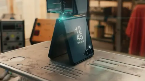 Samsung Galaxy Z Flip 8