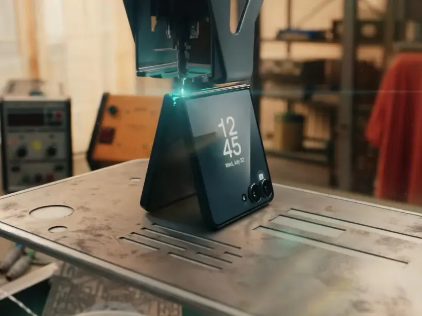 Samsung Galaxy Z Flip 8