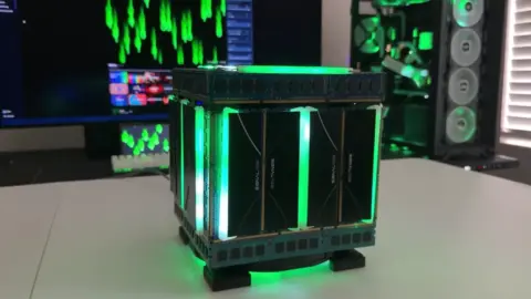 SignalRGB RAM Machine Giveaway: 36 Exterior RAM Sticks on Mini-ITX PC