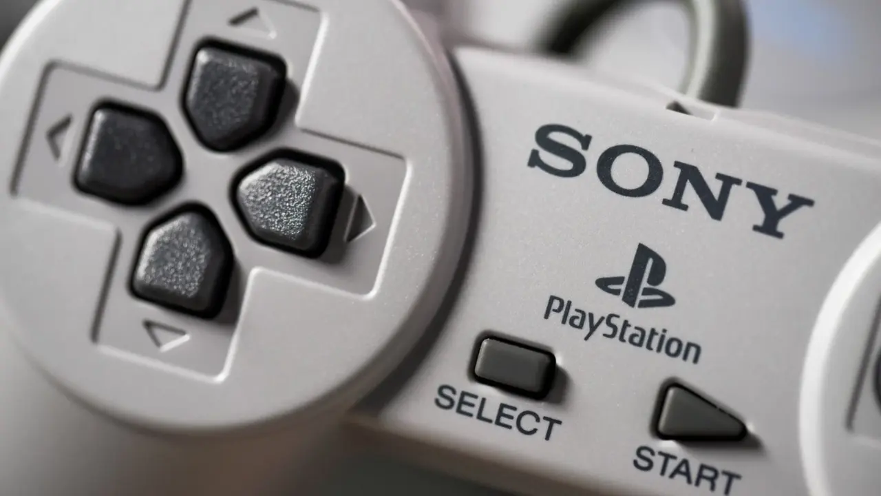 Sony’s Canceled DualShock Prototype Had a Full PlayStation 1 Inside