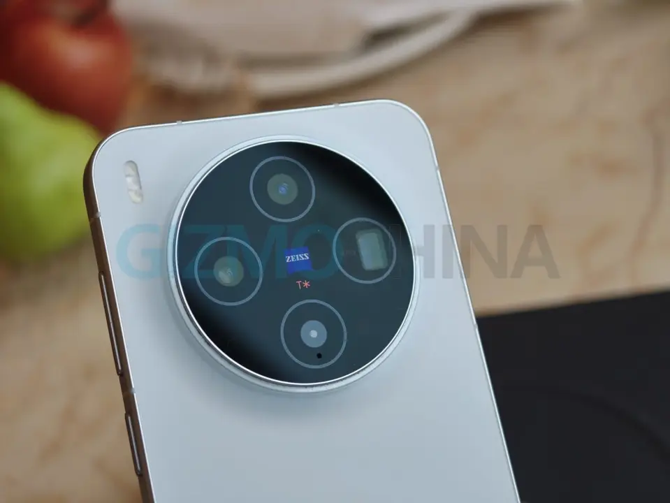 Vivo X500 rear camera module