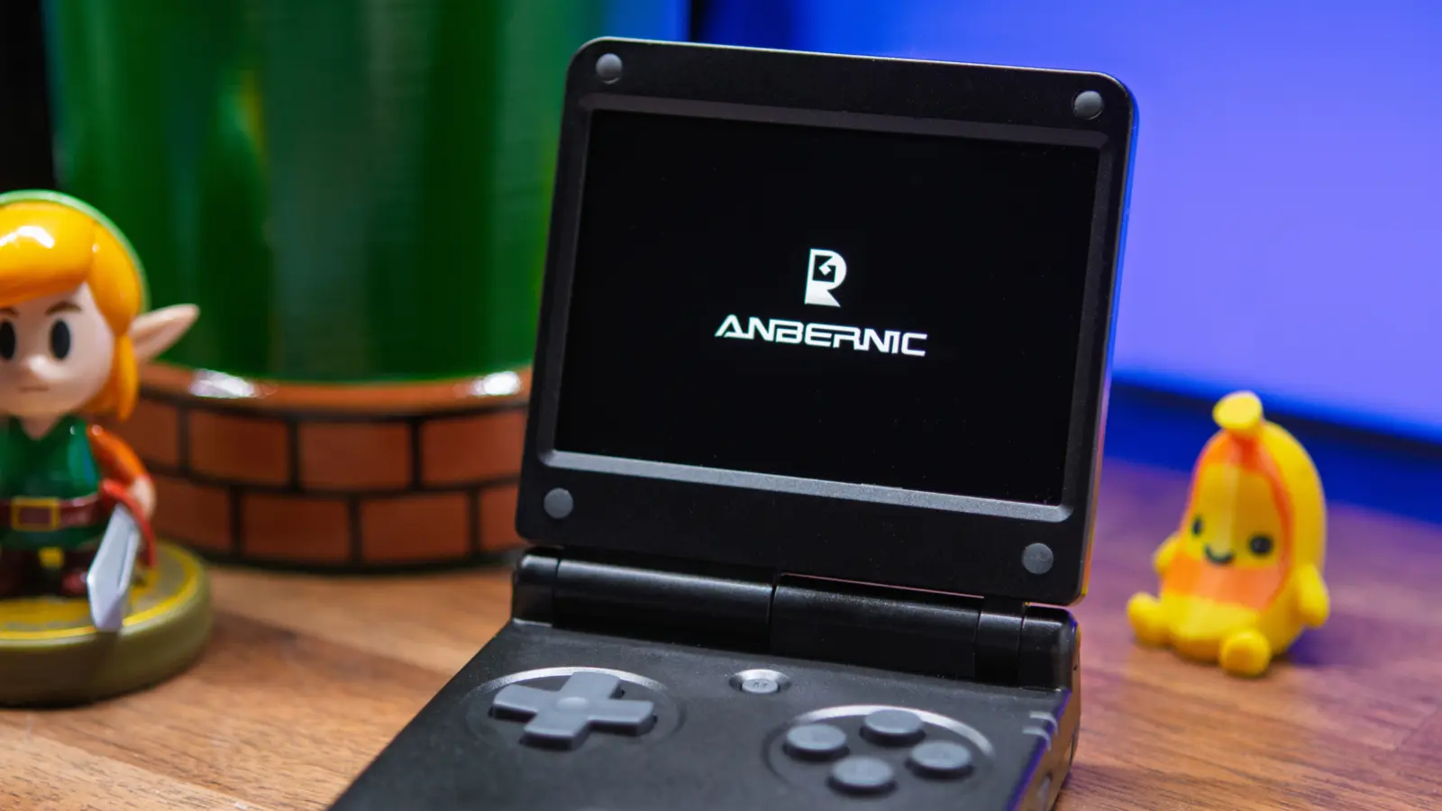 Anbernic RG SP clamshell handheld device