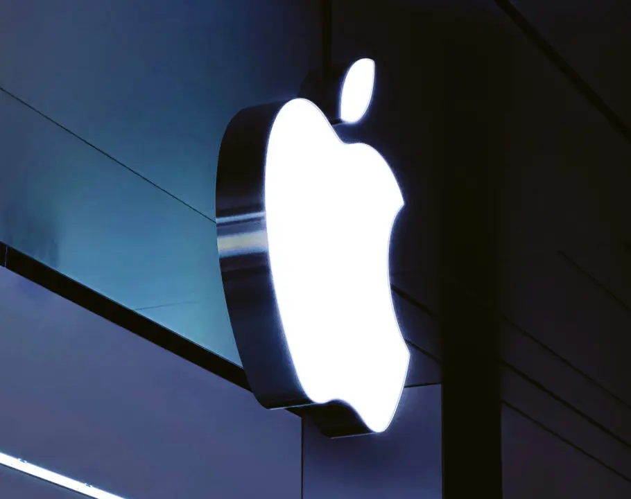 Apple macOS Tahoe 26.7 RC Reveals iPhone 18 and MacBook Pro OLED Plans