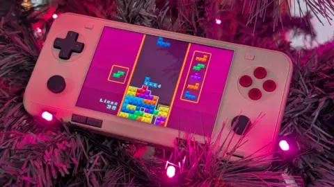 Anbernic RG351P retro handheld render